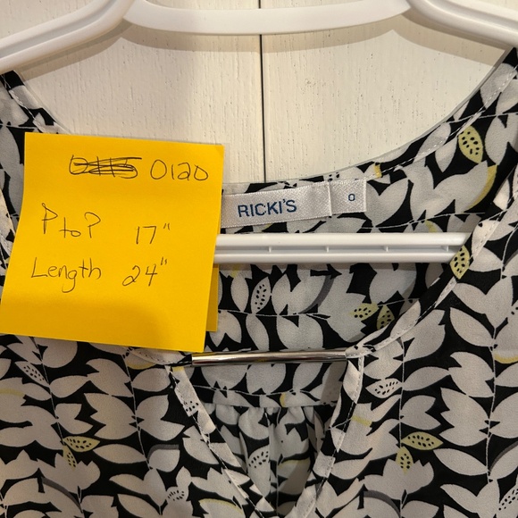 Ricki's Size 0 Petal Print Short Sleeve Blouse - Picture 2 of 9